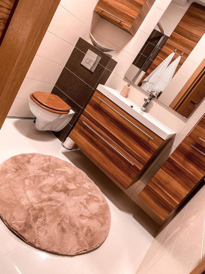 Apartament Solna 80 - Centrum Miasta Z Podziemnym Garazem Kielce Luaran gambar