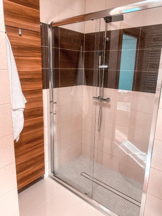 Apartament Solna 80 - Centrum Miasta Z Podziemnym Garazem Kielce Luaran gambar
